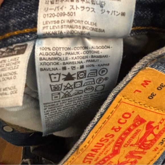 Levi's 501 Original Medium Stonewash
Jeans - Picture 12 of 15